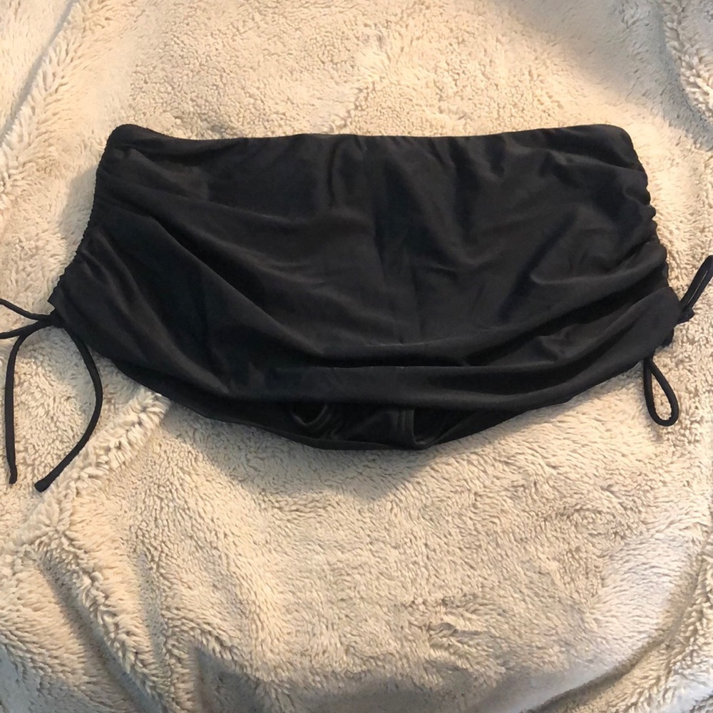 LAST CHANCE 💄 Island Escape Swim Skirt, size 10